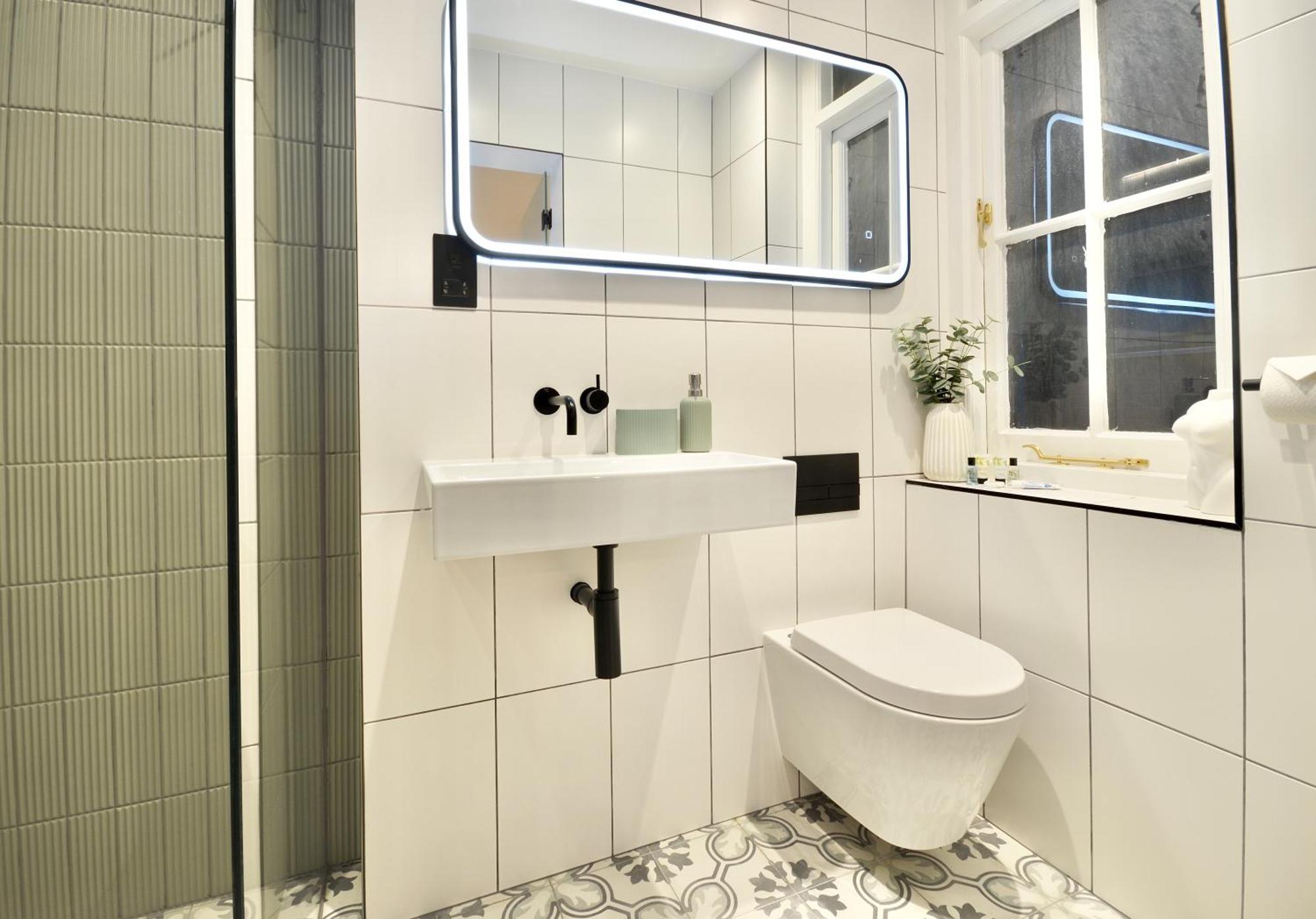 Newly Refurbished W/ River Views Лондон Екстер'єр фото